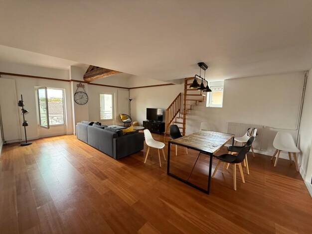 Appartement à vendre 245 000 € 6 pièces 5 chambres 160 m² École Joseph Bara-Groupe scolaire Carnot-Hôtel de Ville Agen 47000