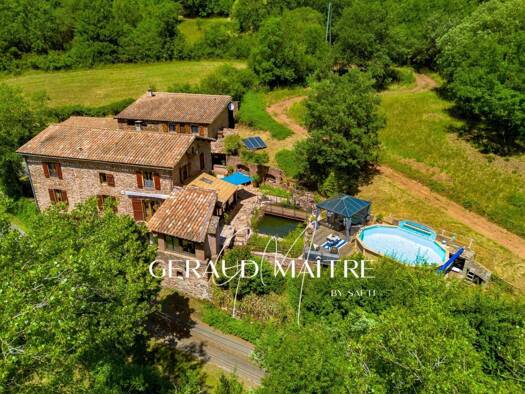 Demeure à vendre 459 000 € 11 pièces 5 chambres 240 m² 31 582 m² de terrain Broquiès 12480