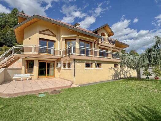 Maison à vendre 1 990 000 € 6 pièces 5 chambres 295 m² 14 640 m² de terrain Frangy 74270