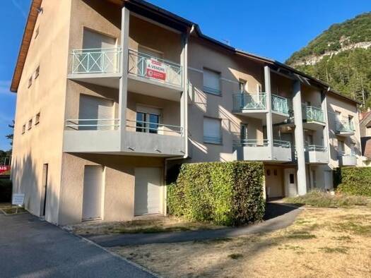 Appartement à vendre 122 000 € 4 pièces 2 chambres 68 m² Étage 2/2 Montréal-la-Cluse 01460