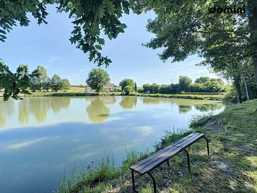 Maison en viager libre Bouquet 388 443 € 5 pièces 3 chambres 155 m² 36 000 m² de terrain Montceau-les-Mines 71300