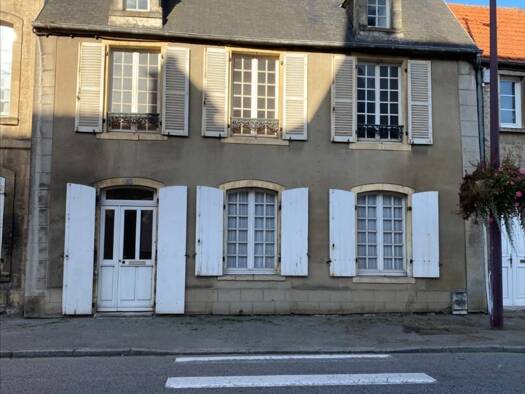Maison à vendre 166 600 € 6 pièces 2 chambres 140 m² 100 m² de terrain Centre Valognes 50700