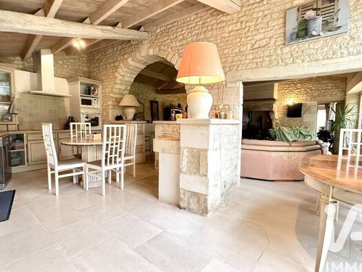 Maison à vendre 644 000 € 8 pièces 5 chambres 365 m² 3 898 m² de terrain Montroy 17220