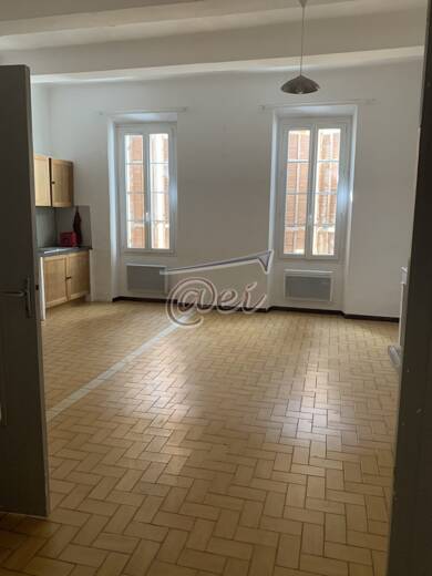 Appartement à vendre 120 000 € 1 pièce 45 m² Étage 1/2 Nord Ouest Saint-Maximin-la-Sainte-Baume 83470
