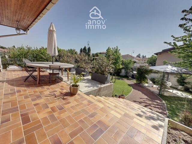 Maison à vendre, 170m², SAINT PIERRE DE CHANDIEU