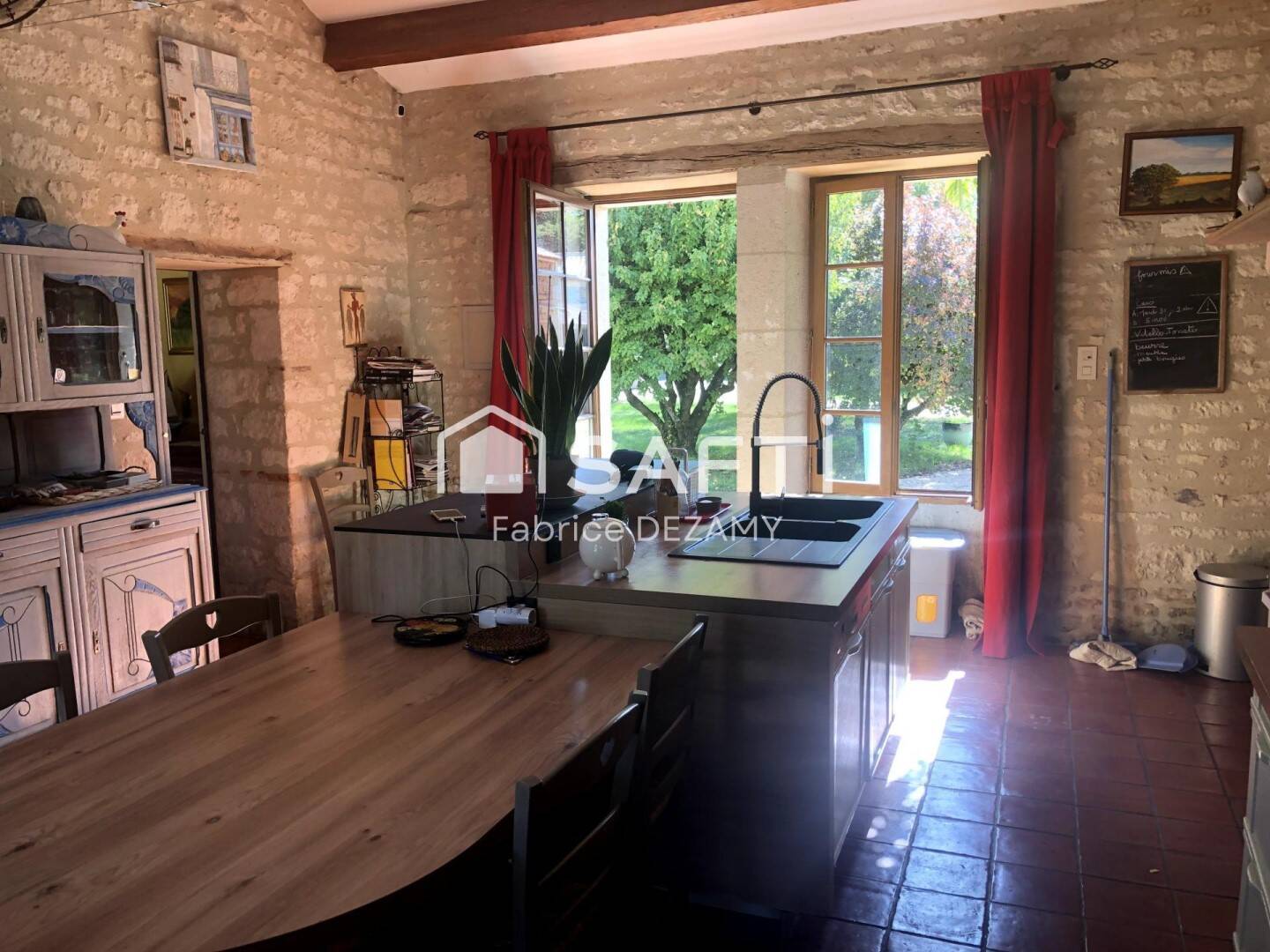 Maison à vendre, 305m², SAINTE GEMME LA PLAINE