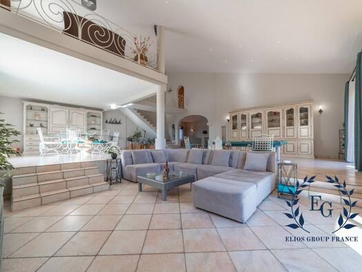 Villa à vendre 945 000 € 7 pièces 5 chambres 420 m² 2 500 m² de terrain Centre Ville Frontignan 34110