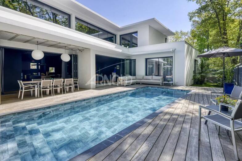 Maison à vendre 2 340 000 € 8 pièces 4 chambres 234 m² 1 006 m² de terrain Sucé-sur-Erdre 44240