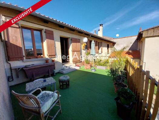Maison à vendre 315 000 € 11 pièces 6 chambres 275 m² 383 m² de terrain Lempdes-sur-Allagnon 43410