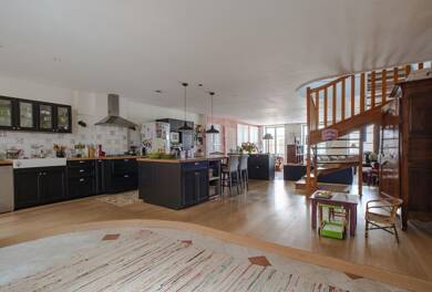 Duplex à vendre 230 000 € 5 pièces 4 chambres 299 m² Étage 2/3 Mâcon 71000