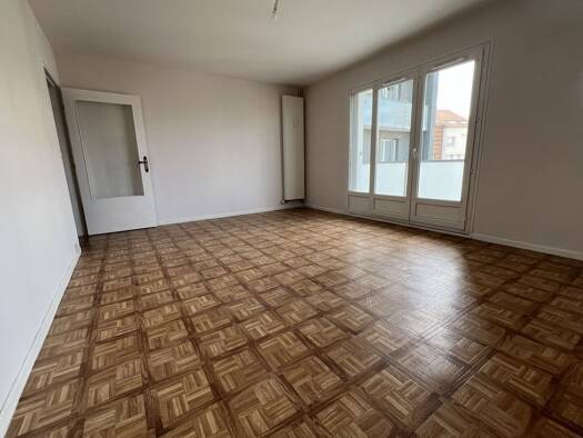 Appartement à vendre 142 500 € 3 pièces 2 chambres 64 m² 6 étages Bois d'Amour-Porte de Paris-Courlancy Reims 51100