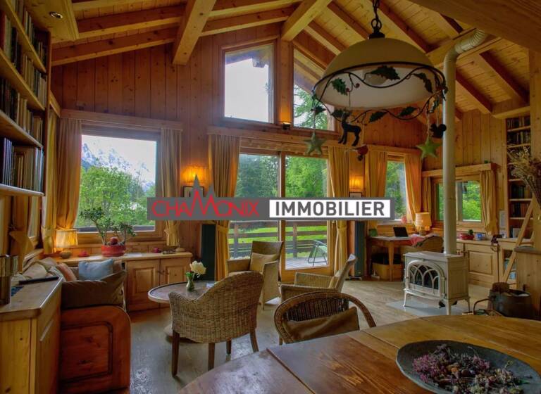 Chalet à vendre 1 950 000 € 4 pièces 1<br/>chambre 105 m²<br/>superficie 3 585 m²<br/>terrain Chamonix-Mont-Blanc 74400