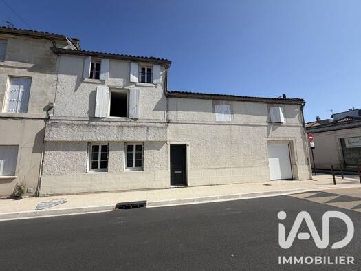 Maison de ville à vendre 234 900 € 6 pièces 3 chambres 152 m² 405 m² de terrain Hôtel de Ville Cognac 16100