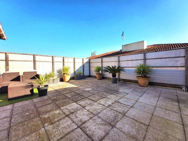 Appartement à vendre 393 000 € 3 pièces 2 chambres 71 m² Dernier étage, Étage 4/4 Polo-Beyris-Saint Amand Bayonne 64100