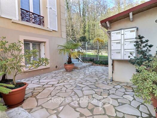 Appartement à vendre 150 000 € 1 pièce 22 m² RDC/3 Les Petits Bois Chaville 92370