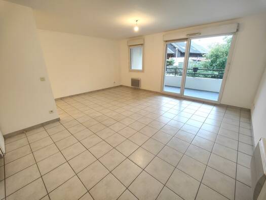 Appartement à vendre 229 000 € 3 pièces 2 chambres 68 m² Étage 1/3 Vétraz-Monthoux 74100