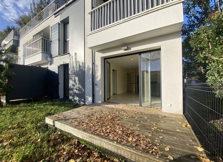 Appartement à vendre 229 950 € 2 pièces 1<br/>chambre 46 m²<br/>superficie RDC/2<br/>étage Talence 33400