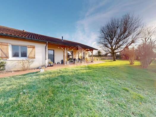 Maison de plain-pied à vendre 457 000 € 5 pièces 4 chambres 172 m² 1 823 m² de terrain Château-Gaillard 01500