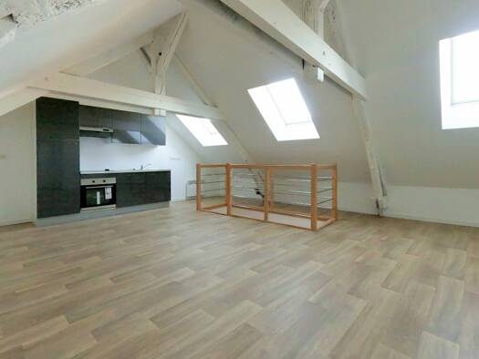 Appartement à louer 750 € 3 pièces 2 chambres 76 m² Dernier étage, Étage 2/2 Ablis 78660
