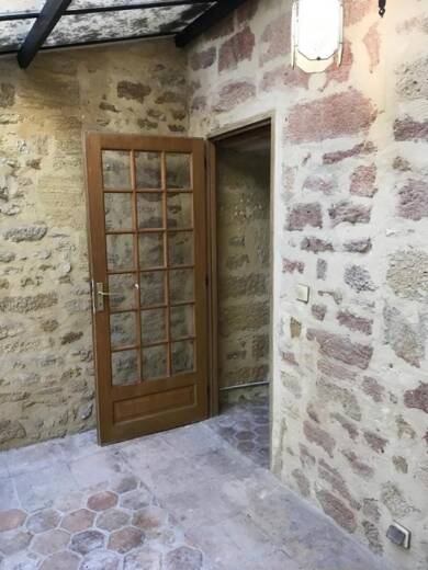 Appartement à louer 900 € 3 pièces 2 chambres 85 m² Remoulins 30210