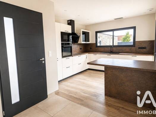 Maison de plain-pied à vendre 385 000 € 5 pièces 4 chambres 127 m² 500 m² de terrain Sauvagnon 64230