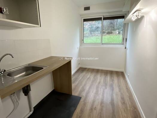 Appartement à louer 415 € 1 pièce 9,6 m² RDC Chateau de Vaucresson Vaucresson 92420
