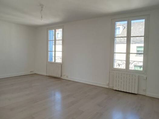 Appartement à louer 782 € 3 pièces 2 chambres 62 m² Dernier étage, Étage 2/2 Saint Gilles Etampes 91150
