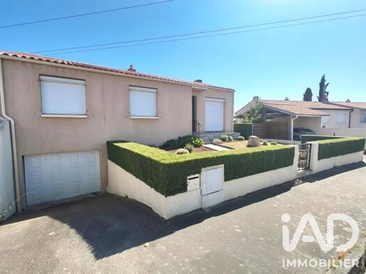 Maison de plain-pied à vendre 209 990 € 6 pièces 5 chambres 74 m² 478 m² de terrain Saint André d'Ornay-Pont Morineau La Roche-sur-Yon 85000