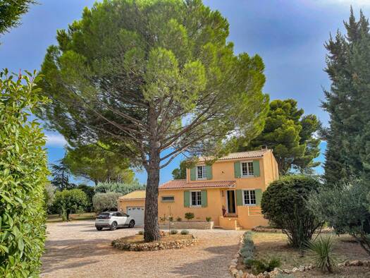 Maison à vendre 479 000 € 5 pièces 4 chambres 122 m² 2 682 m² de terrain Flayosc 83780
