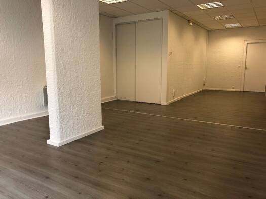 Local commercial à louer 883 € 69 m² de surface de vente Centre Ville Chambéry 73000