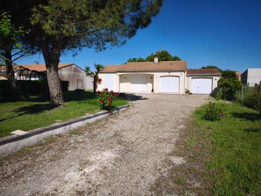 Maison de plain-pied à vendre 294 000 € 4 pièces 2 chambres 81 m² 1 000 m² de terrain Meschers-sur-Gironde 17132
