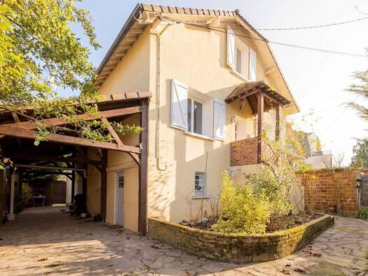 Maison à vendre 529 000 € 7 pièces 5 chambres 167 m² 548 m² de terrain Bord de Marne Champs-sur-Marne 77420