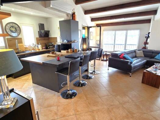 Appartement à vendre 269 000 € 3 pièces 2 chambres 76 m² Étage 2/2 Centre Les Arcs 83460