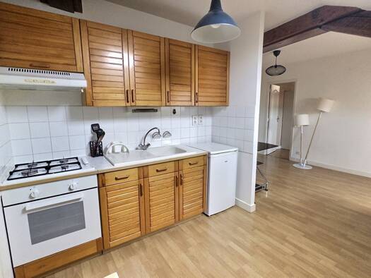 Appartement à louer 490 € 2 pièces 1 chambre 36 m² Étage 3/3 Charras Clermont-Ferrand 63100