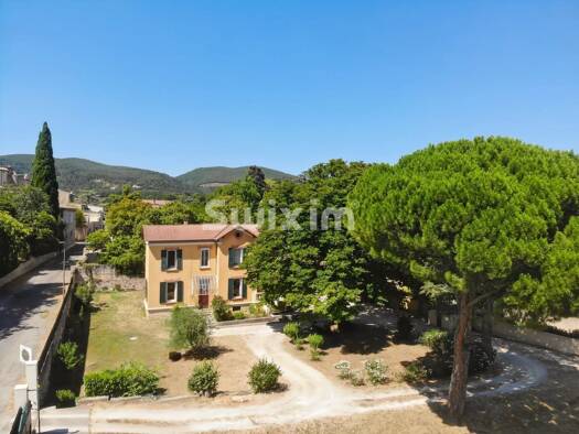 Maison à vendre 649 000 € 11 pièces 5 chambres 220 m² 2 300 m² de terrain Sauzet 26740