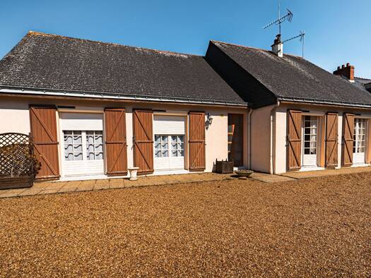 Maison de plain-pied à vendre 222 600 € 6 pièces 4 chambres 121 m² 1 082 m² de terrain Bellevigne-en-Layon 49380