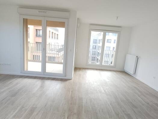 Appartement à louer 1 485 € 4 pièces 3 chambres 81 m² 9ème étage Prefecture Bobigny 93000