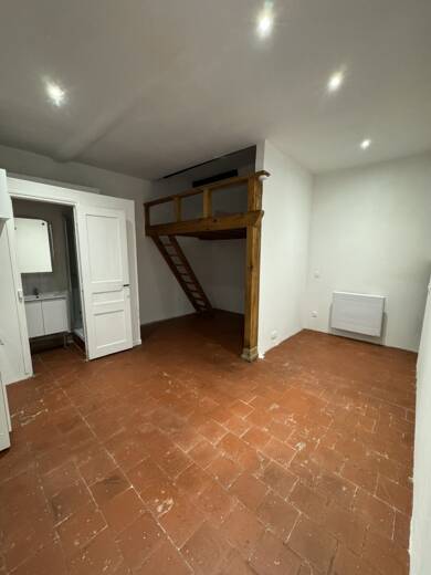 Appartement à louer 595 € 1 pièce 22 m² RDC Marseille 2ème 13002