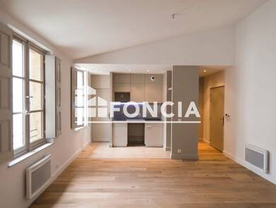 Appartement à louer 707 € 3 pièces 2 chambres 58,2 m² Étage 1/3 Zone Pietonne Avignon 84000