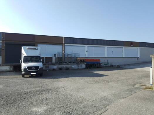 Local commercial à louer 2 520 € 417 m² de surface de vente Centre Sud Rumilly 74150