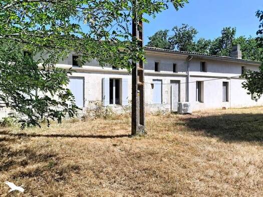 Maison à vendre 185 282 € 4 pièces 3 chambres 190 m² 6 442 m² de terrain Montguyon 17270