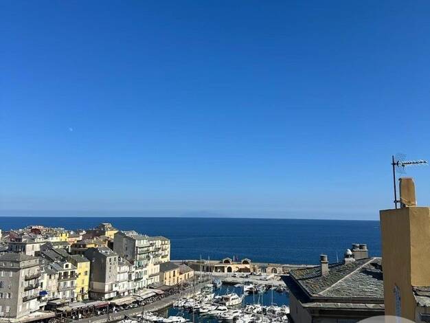 Appartement à vendre 159 900 € 3 pièces 2 chambres 66 m² 6ème étage Bastia 20200
