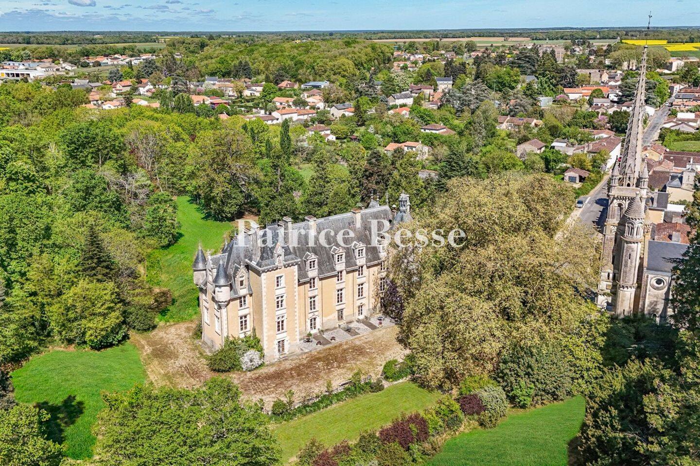 Maison à vendre, 1570m², POITIERS