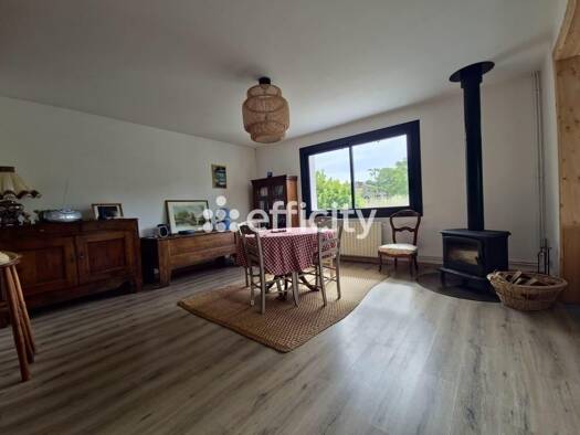 Maison de plain-pied à vendre 235 000 € 5 pièces 3 chambres 108 m² 781 m² de terrain Noaillan 33730