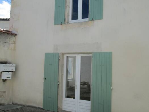 Immeuble à vendre 223 000 € 132 m² Sud Surgères 17700