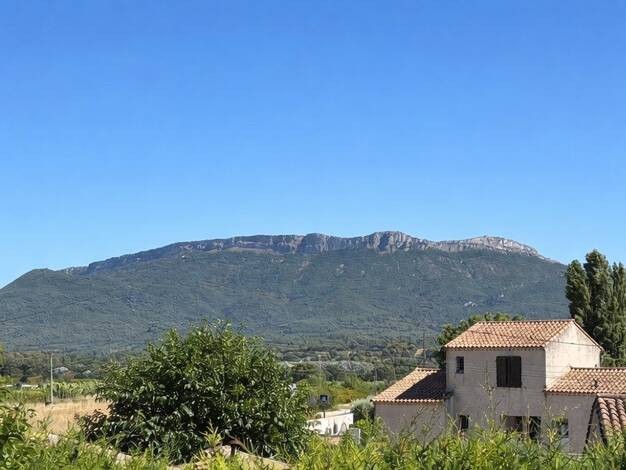 Maison en viager occupé Bouquet 26 200 € 4 pièces 2 chambres 130 m² 1 070 m² de terrain Pourrières 83910