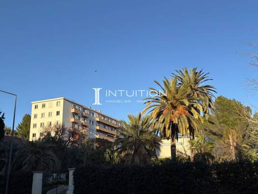 Immeuble à vendre 407 000 € 88,8 m² République Cannes 06400