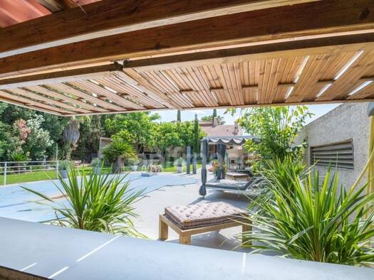 Maison à vendre 670 000 € 9 pièces 5 chambres 230 m² Pézilla-la-Rivière 66370