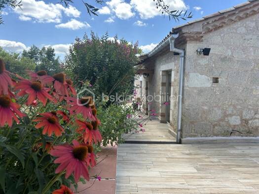 Maison à vendre 697 000 € 10 pièces 6 chambres 396 m² 1 338 m² de terrain Valence 82400