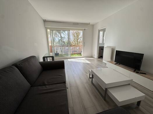 Appartement à vendre 240 000 € 1 pièce 46 m² Étage 1/8 Europe-Maupassant Chatou 78400